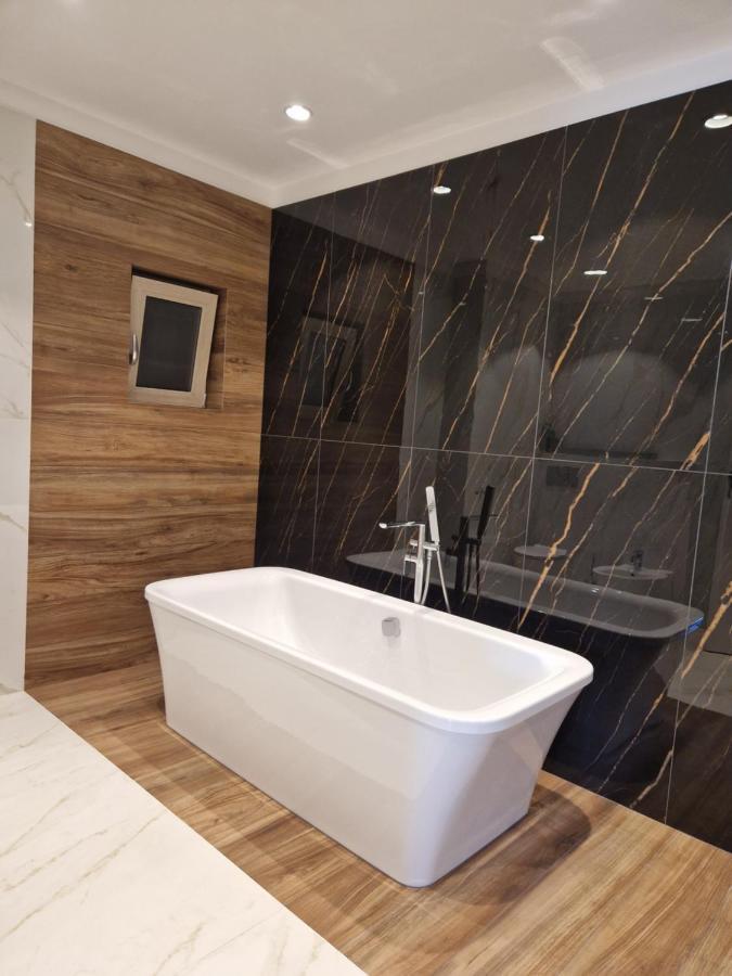 Atlantic Boutique Hotel Targu Mures Exterior photo